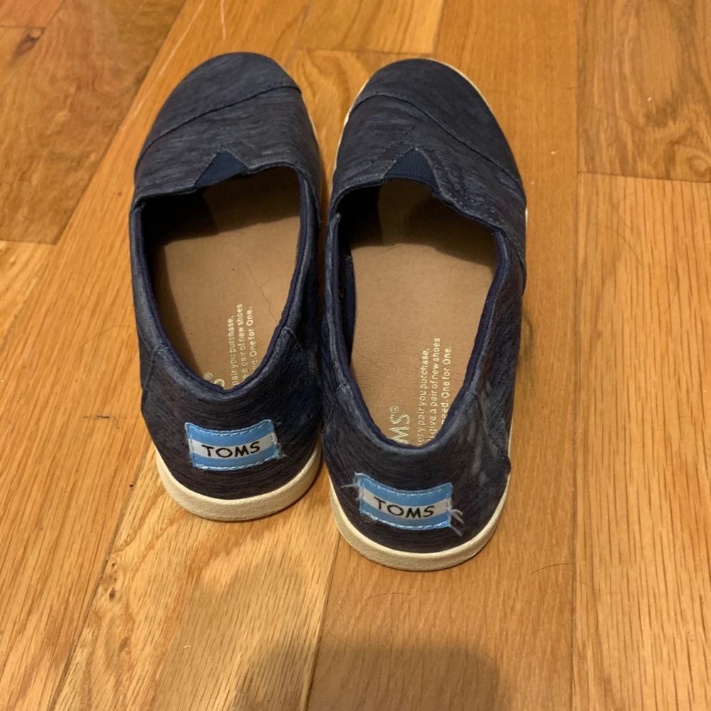 Toms slip on